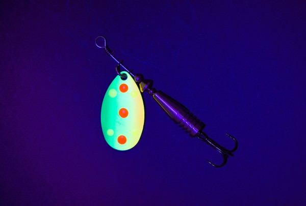 Balzer UV Wonder Colonel Spinner 80mm 7g 3 Farben UV Active Hakenwechsel System