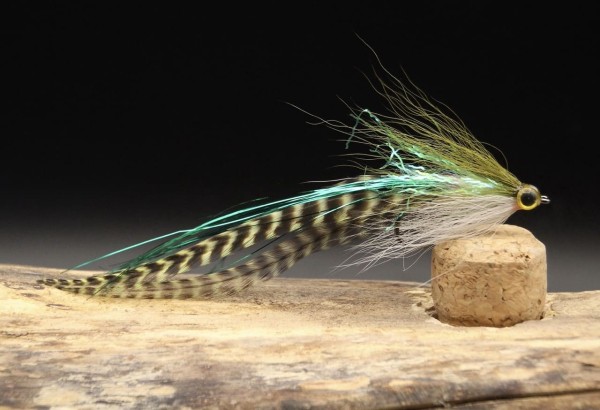 Seatrout Hechtstreamer Olive Wingtail 14cm Haken #1/0 Handgebundene Hechtfliege