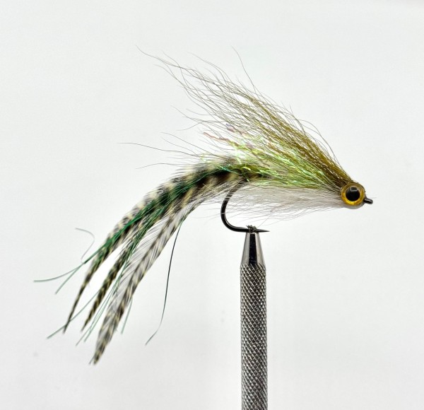 Seatrout Hechtstreamer Olive Wingtail 14cm Haken #1/0 Handgebundene Hechtfliege