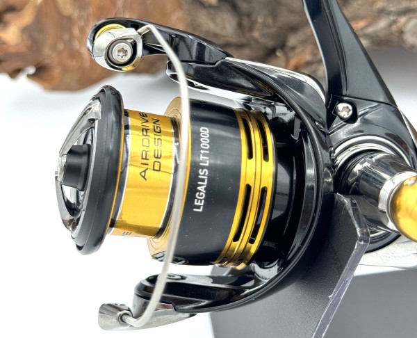 Daiwa 23 Legalis LT 1000D Spinnrolle Spinning Reel Frontbremsrolle Angelrolle
