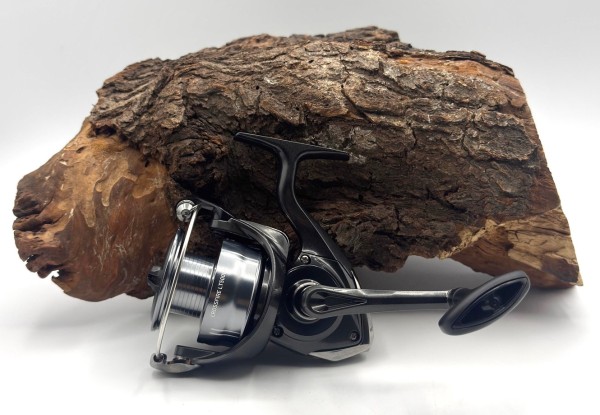 Daiwa 26 Crossfire LT 2000 2500S 3000-C 4000-C 5000-C Spinnrolle + GRATIS Chibi Shad2 Wobbler