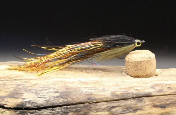 Seatrout Hechtstreamer Thundertail Black-Olive 14cm Haken #1/0 Handgebundene Hechtfliege